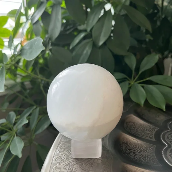 Medium Selenite Sphere with Light Stand (One) - Picture 5 of 7